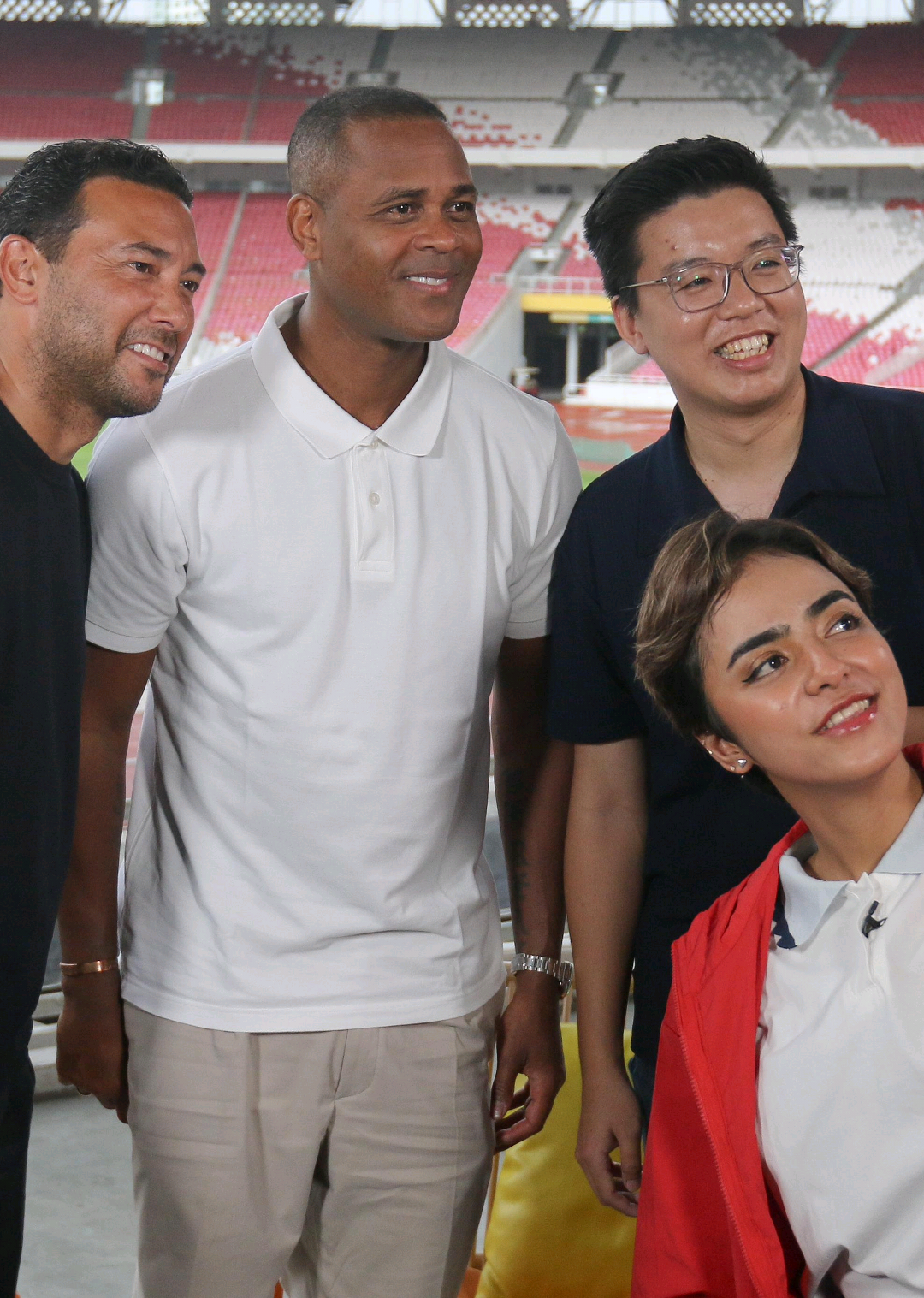 sehari bersama Pelatih baru TimNas Patrick Kluivert dan asisten coach Denny Laandzat. SERU!  MALAM INI JAM 11 hanya di @sctv @liputan6.sctv ✨️ #PatrickKluivert #KitaGaruda #dennylaandzart @glengeje 