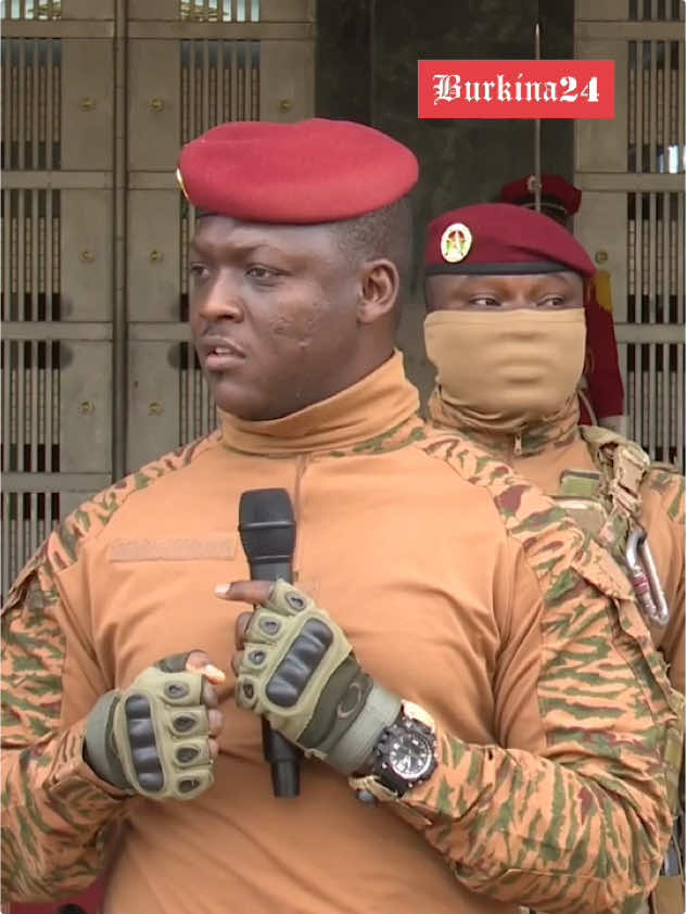 Capitaine Ibrahim Traoré : « C’est une leçon qu’Emmanuel Macron a donnée aux Chefs d’Etat africains de se rattraper… Mais il a aussi insulté tous les Africains »  #BurkinaFaso #lwili #Africa #AES #Burkina24 #burkinatiktok🇧🇫 #Sahel #Afrique #burkinafaso #tiktok #videoviral 