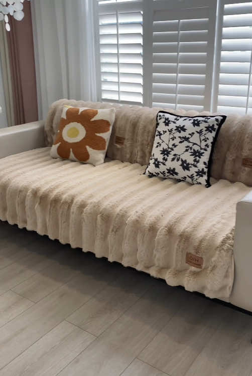 For your living room 🛋💕#spotlightfinds #sofa #tiktokmademebuyit #sofaprotector #tiktokshoplastchance #tiktokshopnewyearnewaura #homedecor 