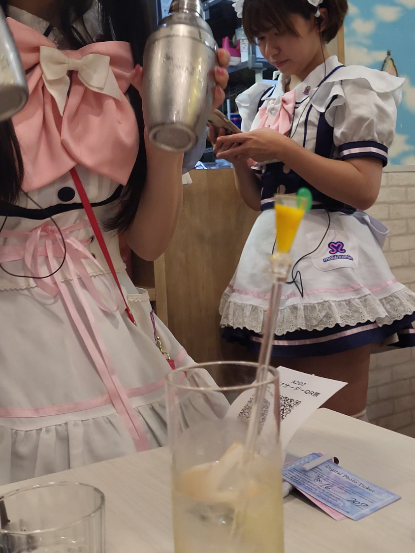 What a Japan experience 😂 It's definitely not for an introvert 🙈 Are maids café fun or weird?? #maidcafe #maidcafejapan #japanfunny 