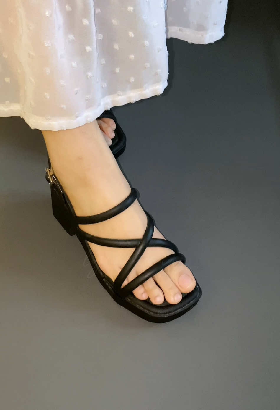 Rekomendasi heels cantik untuk lebaran/bukber, tinggi 7cm, bahan karet premium, ringan, anti licin 🤍🎀 #sandalwanita #sandallebaran #lebaran #trending #fashion #rekomendasi #OOTD #viralvideotiktok 