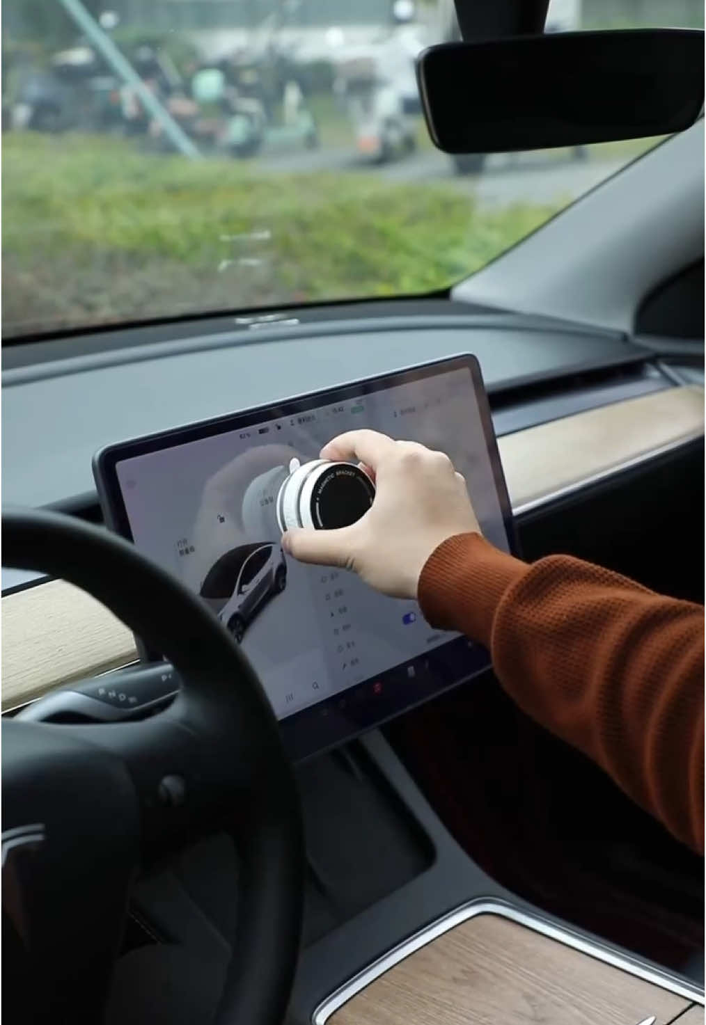 New phone holder for your car! 🚗✨ ✔️ Magnetic vacuum adsorption ✔️ Ultra-stable suction cup ✔️ Perfect for live navigation Keep your phone secure and always in sight. The must-have accessory for your car! 📱 #PhoneHolder #CarAccessories #DriveSafe #EasyNavigation #Innovation