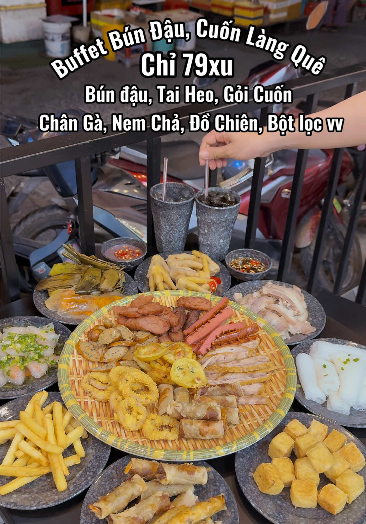 Bufffet cuốn gần hơn 30 món, ngon rẻ ăn thả ga chỉ 79xu,khu Bình Tân mng nên thử nè 🤤 #buffet #streetfood #bundaumamtom   #LearnOnTikTok #ancungtiktok #longervideos #viral #xuhuong #trending 