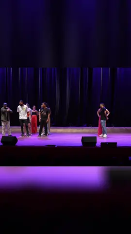 Casal:dinâmica hilária no palco #casal#engraçado #romantico 