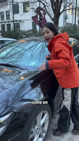 Come and see! What should you do if your phone is accidentally locked in the car?#tiktok#howto#cartok#car#automotive #driving #skills #knowledge #fpy #fyp #tips #foryou #carsoftiktok