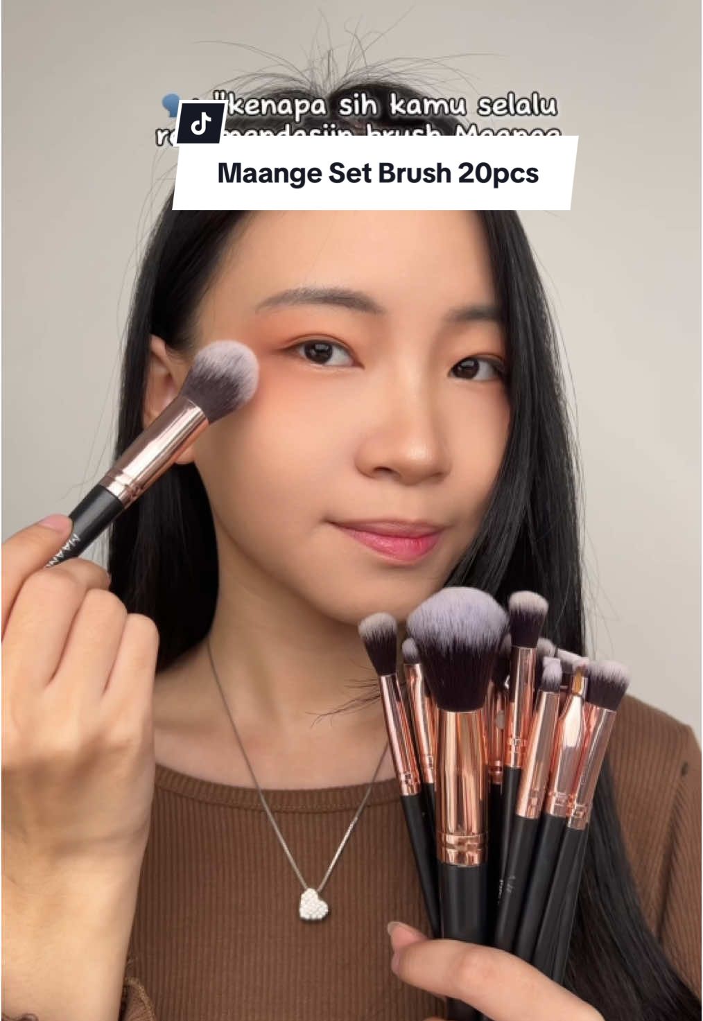 Kenapa selali pakai brush maange? Soalnya cocok untuk pemula yang baru belajar makeup! Yuk checkout 🫶 #MAANGE #MAANGEbeauty #MAANGEtools #viral #pilihbrushpilihMAANGE #racuntiktok #makeup #makeup #recommendations #rekomen #maangebrush #makeuptools #brush #maangesetbrush #brushmakeup 