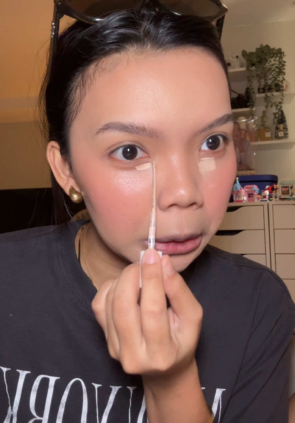 Concealer na may SPATULA!?? #foryou #fyp #MakeupTok #BeautyTok 