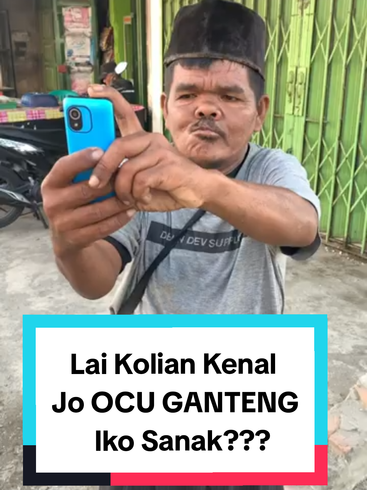 Punyo Banyak Jabatan, Terkenal, Ganteng dan Single tapi Indak Sombong. Ketua dari Sagalo Ketua di Dunio. Pangkat Paliong Tinggi.  Izin Posting Warga Pak Ketua Siak Hulu Tuok @atukbahar  #dangdutocu #nostalgialoguocu #logukampar #laguocukampar #loguocukampar #kumpulanlaguocu #ughangocu #ocuviral #kampar #bahasoocu  #bangkinang #bahasaocukampar #baghandu #ocubaghandu #rizalocu #tetyliany #kamparviral #dendangocukampar 