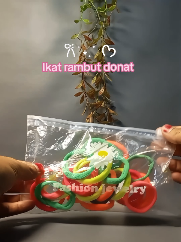 Ikat rambut donat yang bikin sikecil makin gemes dan nyaman seharian😍#ikatrambut #ikatrambutviral #rambut#anak #ikatrambutmurah#rekomendasi #viral#murah #berkualitas #ikatrambutkorea #ikat rambut donat kecil #ikatrambutviral #ikatrambutanak #Ikat Rambut Bayi Perempuan Ala Korea #xyzbca #xyzabcfyp #foryoupage❤️❤️ #fyp #fyppppppppppppppppppppppp #fypviral #bismillahfyp#keranjangkuning #jelajahliburan #tiktok#capcut#promo#gratisongkir 