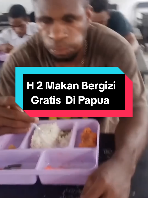 Anak Papua Sangat Menikmati Makanan Nya ❤ Sc : Tiktok JuGe #makansianggratis #papua 