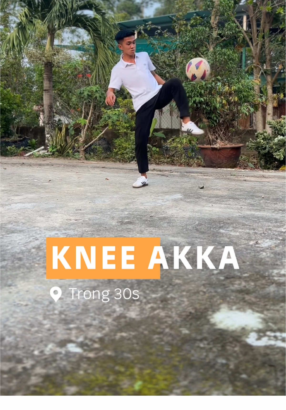 Hướng dẫn kỹ thuật KNEE AKKA chỉ với 30 giây #locfreestyler #footballtiktok #sportsontiktok 