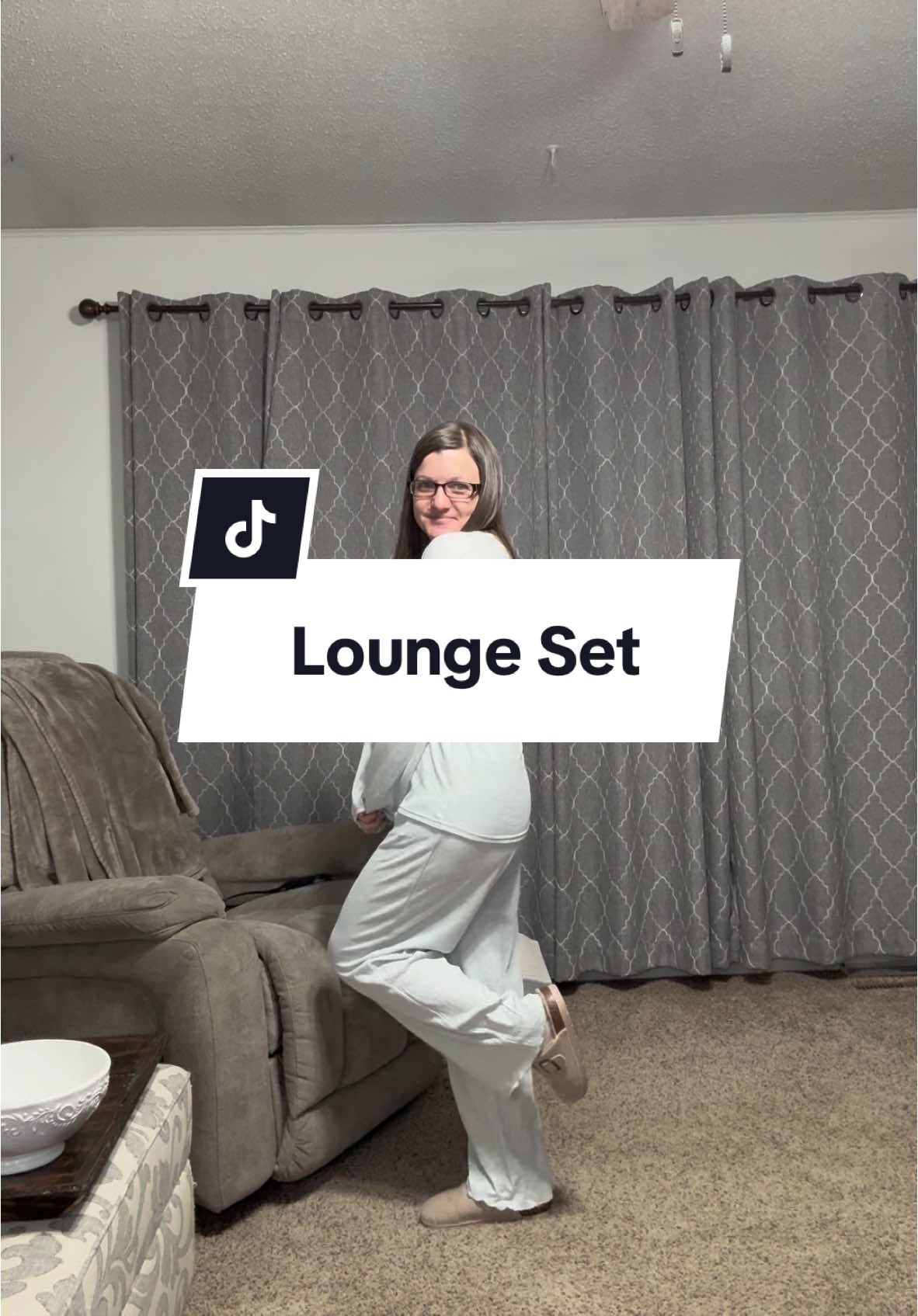 This lounge set is a great one! It’s light and so comfy! Run and grab yours today! #loungeset #comfyfashion #fashion #fashionlookbook #creatorsearchinsights #TikTokShop #newyearnewaura #tiktokshopjumpstartsale 