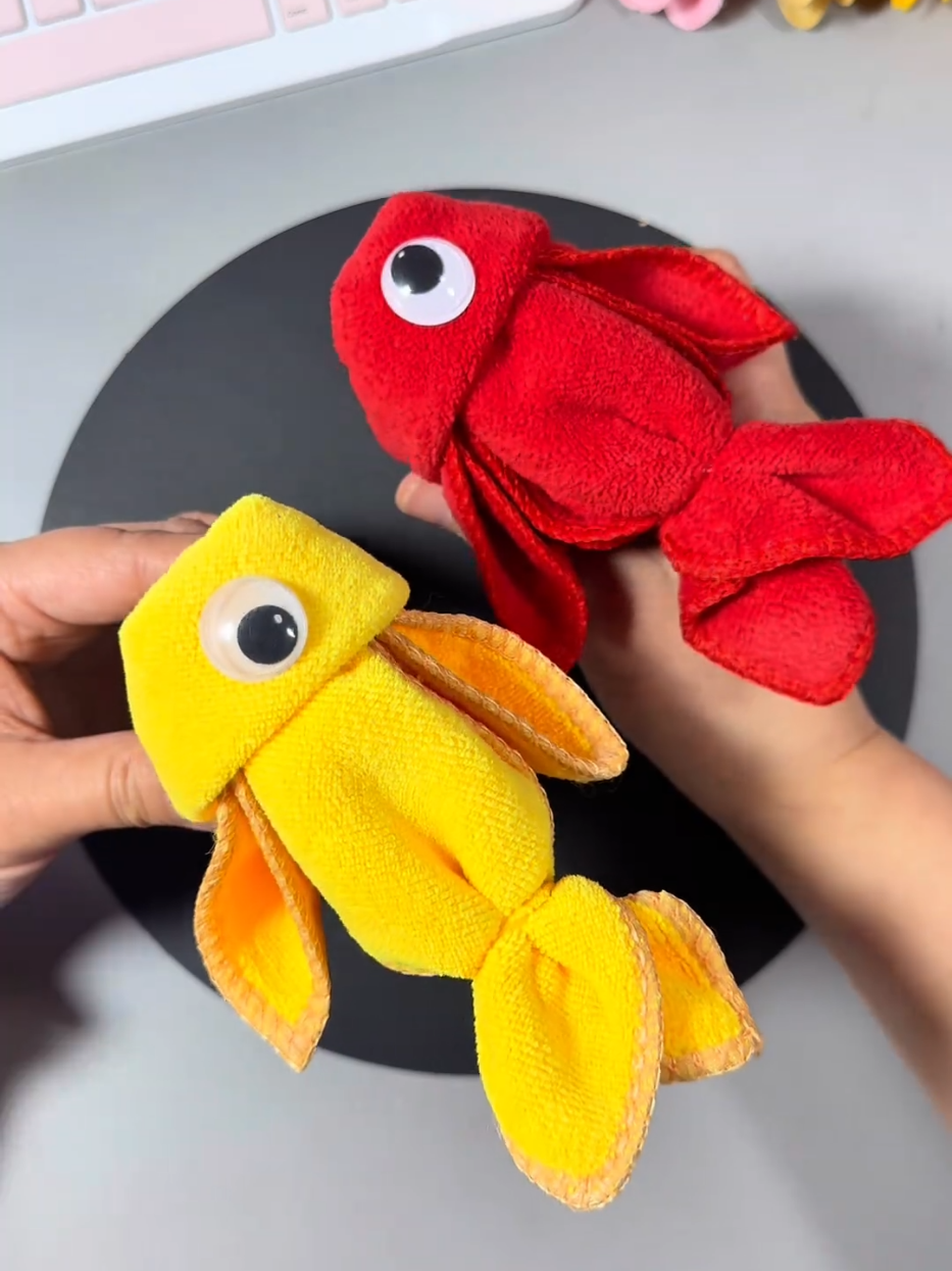 Amazing Parents and Happy Kids Series, Episode 1396: We’re having so much fun folding towels into fish shapes—it’s simple, creative, and exciting! Important: All the materials you need are linked in my profile! #diy #funwithkids #hobby #creativekids #parentinghacks #craftsforkids #fyp #trendingvideo #art