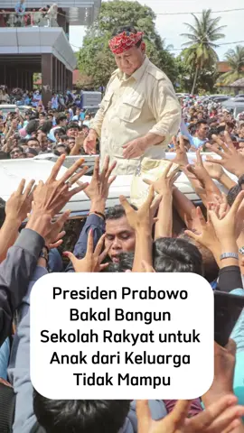 Presiden Prabowo Bakal Bangun Sekolah Rakyat untuk Anak dari Keluarga Tidak Mampu Pada Jumat, 3 Januari 2025, Presiden Prabowo Subianto mengumumkan rencana membangun Sekolah Rakyat untuk anak-anak dari keluarga tidak mampu  Sekolah ini berbasis asrama, menitikberatkan pada pembentukan karakter dan pemenuhan gizi siswa  Proyek ini akan dikelola oleh Kementerian Sosial dan dimulai dengan uji coba di tiga lokasi di Jabodetabek  Menko Pemberdayaan Masyarakat Muhaimin Iskandar menekankan pentingnya konsep boarding school untuk menciptakan kebiasaan positif dan memberikan pengasuhan yang layak  Balai pelatihan yang tidak terpakai akan dimanfaatkan sebagai lokasi awal  Kolaborasi dengan pihak swasta dan Baznas juga sedang dikaji untuk mendukung pendanaan  Sekolah Rakyat dirancang untuk menampung maksimal 100 siswa per angkatan, dengan jenjang pendidikan dari tingkat dasar hingga menengah  Dengan koordinasi antar Kementerian, program ini diharapkan tidak tumpang tindih dengan sekolah di bawah Kementerian Pendidikan Dasar dan Menengah  Inisiatif ini bertujuan mencetak agen perubahan yang mampu mengangkat kondisi keluarganya dan komunitas sekitar  Harapan besar tersimpan pada program ini untuk memajukan pendidikan di Indonesia. #Prabowo #Gibran #PrabowoGibran #SekolahRakyat 