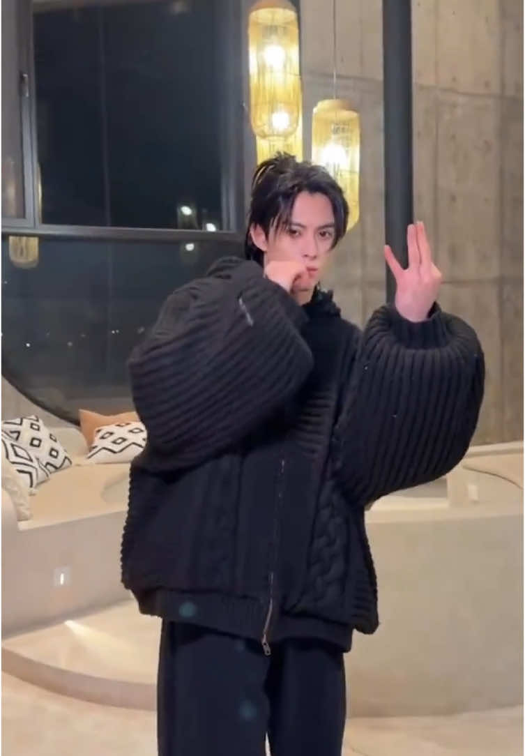 ไม่คลั่งก็บ้าแล้ว 💜 #ดีแลนหวัง #หวังเฮ่อตี้ #wanghedi #dylanwang #王鹤棣 