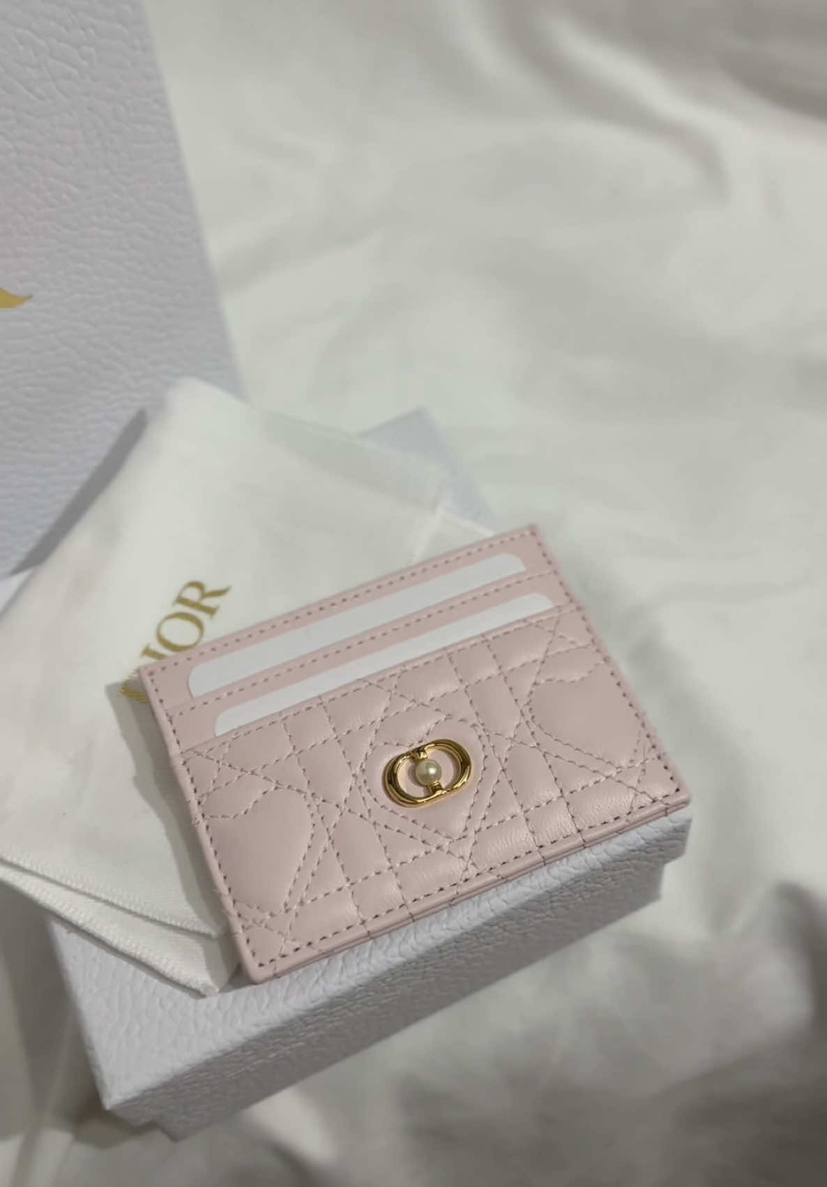 live laugh love dior 🤍 #fypage #fyp #dior #christiandior #diorwallet #unboxing #pinterestaesthetic #fashion #diorfashion #diorunboxing #diorkorea #diorwallet #diorvalentines2025 