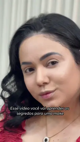 A influenciadora @blogbiancasales te ensina o segredo para fazer uma make impecável mesmo nos dias mais quentes! 🌞✨  Assista ao tutorial, aprenda as melhores dicas e arrase com uma pele radiante e duradoura. 💄💧  Conta pra gente nos comentários: qual a sua dica favorita para a make perfeita para o verão?👇💬 #makeverao #abelharainha #peleperfeita #makear@Blog Bianca Sales 