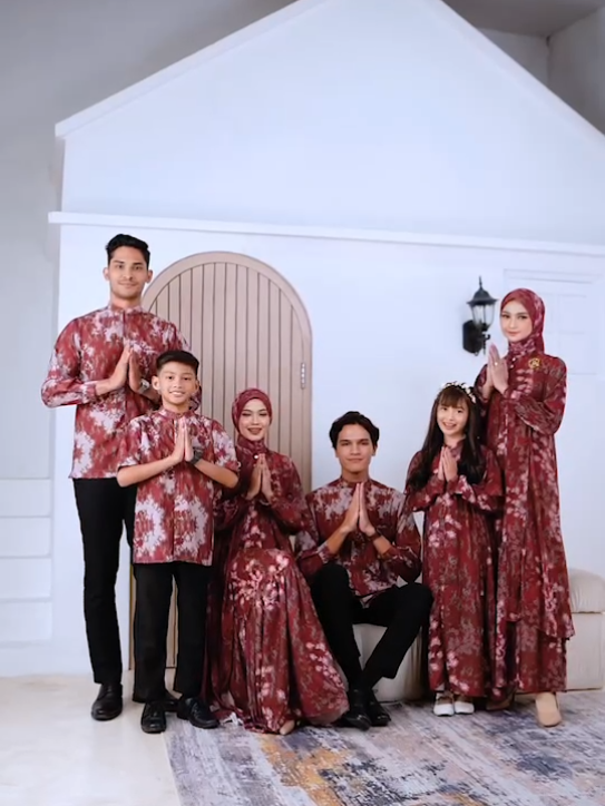 #OPENPO #gamissultan #familyset #gamislebaran #familysetlebaran #dynpatikudus #distributorresmidynpatikudus #dynclothinglinepatikudus #distriresmidynpatikudus #dressdyn #gamisdyn #dynsignature #gamis #dynbasic #dynclothingline #dyn #gamissultanmewah 