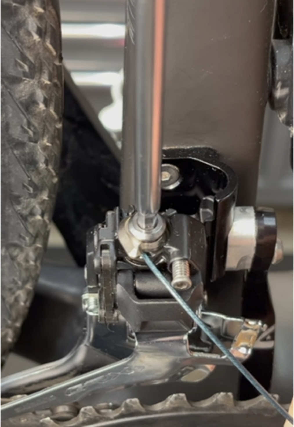 Front derailleur setup #bike #bicycle #derailleur #shifting #bikegears #shimano #mechanical #setup #bikerepair #bikemaintenance #bikecare #bikedfix #bikeworkshop #bikemechanic #mechanictips #DIY #howto #bikelife #bikemechaniclife #biketok #fyp #foryoupage