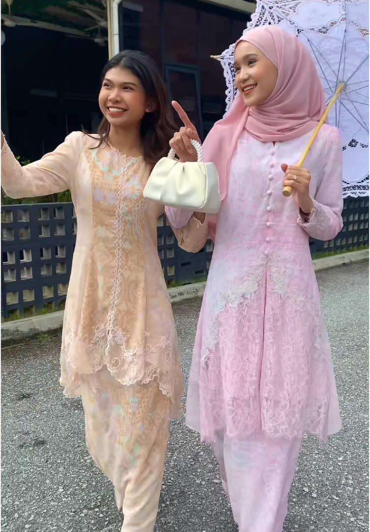 Cantik manis cik adik bila pakai Amylia kurung in code colour nude brown🧡 dan Safeeya kurung in code colour rose pink 🩷 di pagi raya 😍✨ #bajuraya2025#kebayamoden #jemelslovers #jemelsatelier #bajukurung #bajukurungmoden #bajukurungprinted #bajukurungpastel #fyp #foryoupage #blouseprinted #caftan #casualwear #butikkurung #puchong