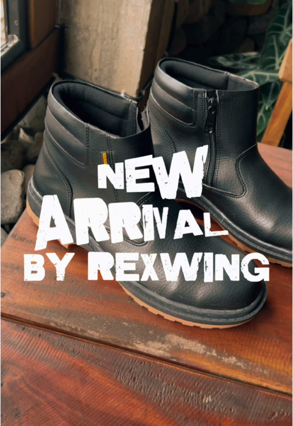 NEW Arrival Sepatu Safety kece banget by original Rexwing. Cara pinangnya cukup di livenya Rexwing Official 😉 #sepatupria #sepatusafety 