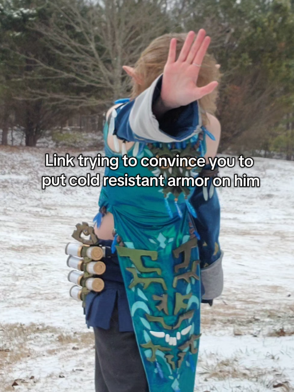 Please it's so cold #frostbitelink #frostbiteset #linkcosplay #tearsofthekingdom #zeldacosplay #legendofzelda #loz #totklink #botwlink #zelda #lozcosplay #zeldatok #zeldacommunity #costok #cosplaytiktok #zeldatiktok #cosplaycommunity #cosplayer #nintendo #hylianattacktwink 