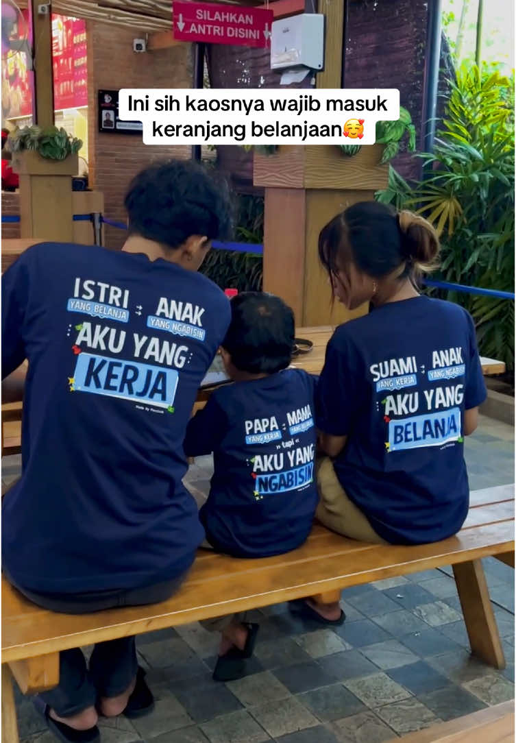 Kaos anak viral ini ternyata sekarang ada couple buat sekeluarga😍