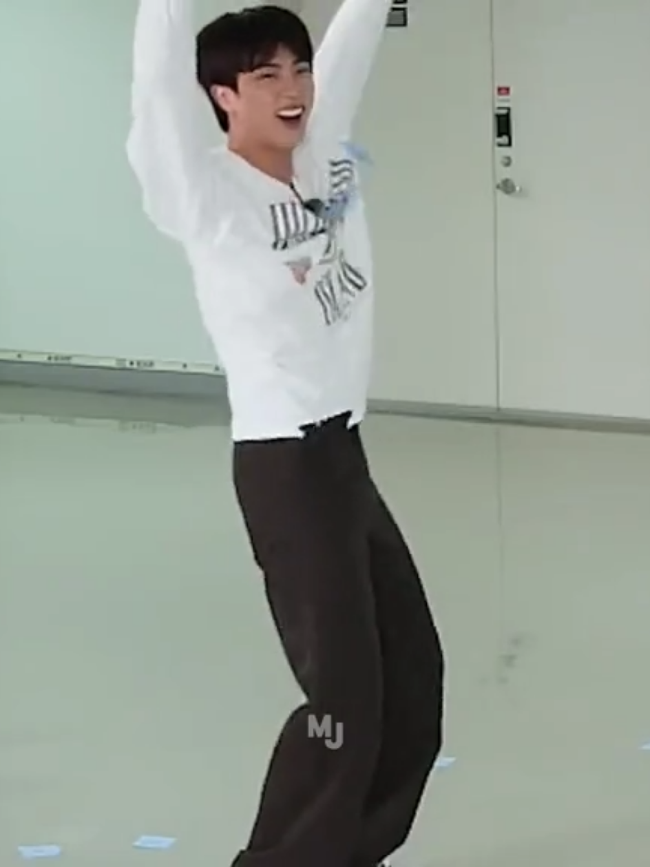 Jin's dance victory 😅 #fyp #fypシ #foryou #foryoupage #bts #bangtan #jin #runjin #sandeul #dance #belly #cheat #victory #funny #moment #video #viral 