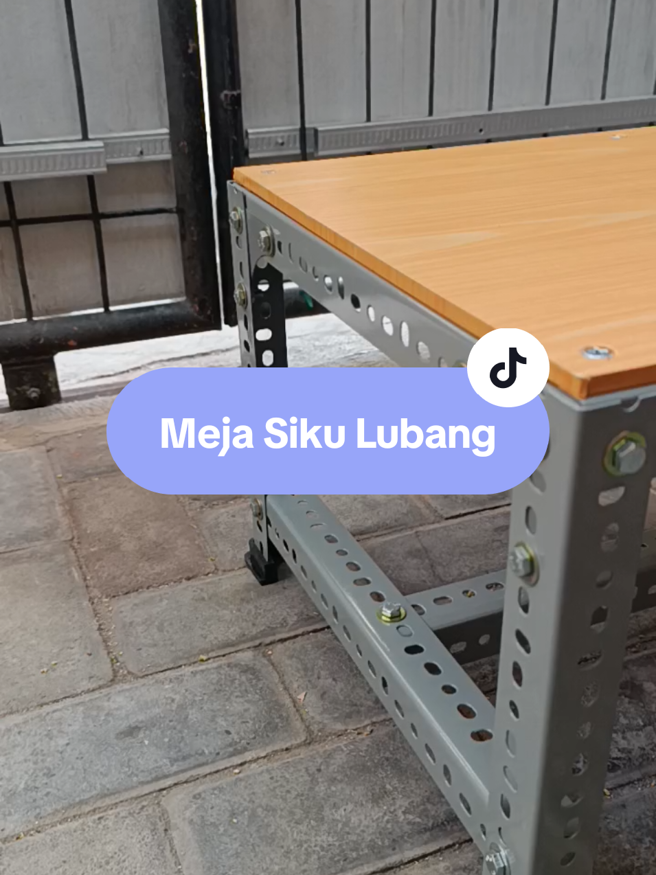 Meja bahan besi siku lubang. Yang atas aja yg dikasih alas triplek, bawahnya nggak usah. Bisa custom ukuran kak, dan bisa dikirim ke seluruh Indonesia kondisi belum dirakit #mejaminimalis #fyp 