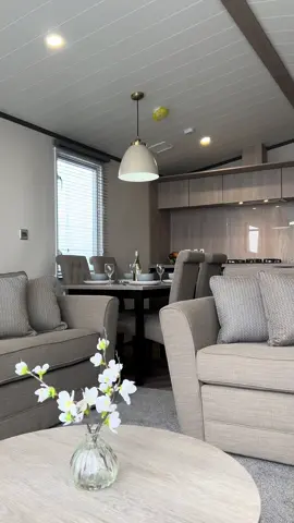 2025 Victory Lakewood Lodge 🤩 See bio for more information !  #mobilehomes #mobilehomepark #intiordesign #foryoupage #victorymobiles #holidayhome 
