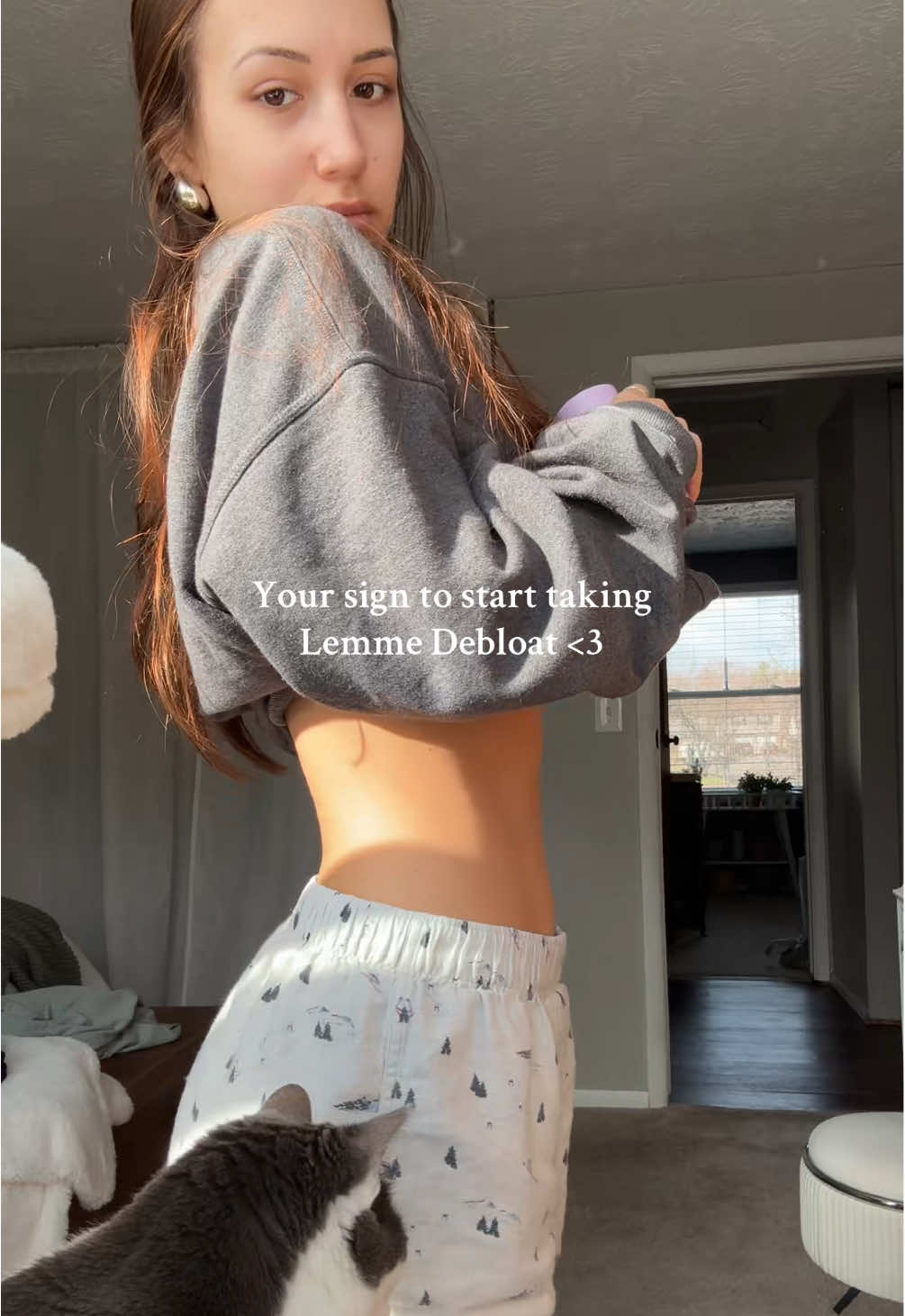 My cat loves them too @lemme #lemme #lemmegummies #lemmedebloat #debloat #morningskinny #flatstomachtips #flatstomach #debloating 