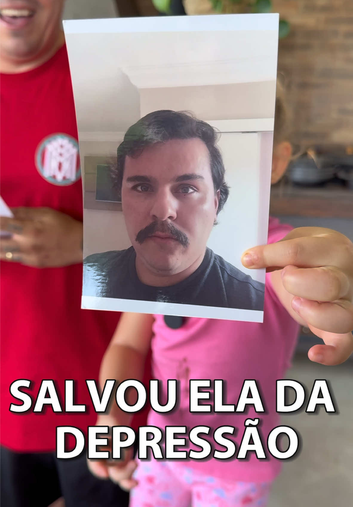 Minha mãe guardava um segredo, um álbum de fotos com os melhores momentos do meu Instagram 😂😂😂 segunda ela esse álbum de fotos tirou ela da depressão 😂