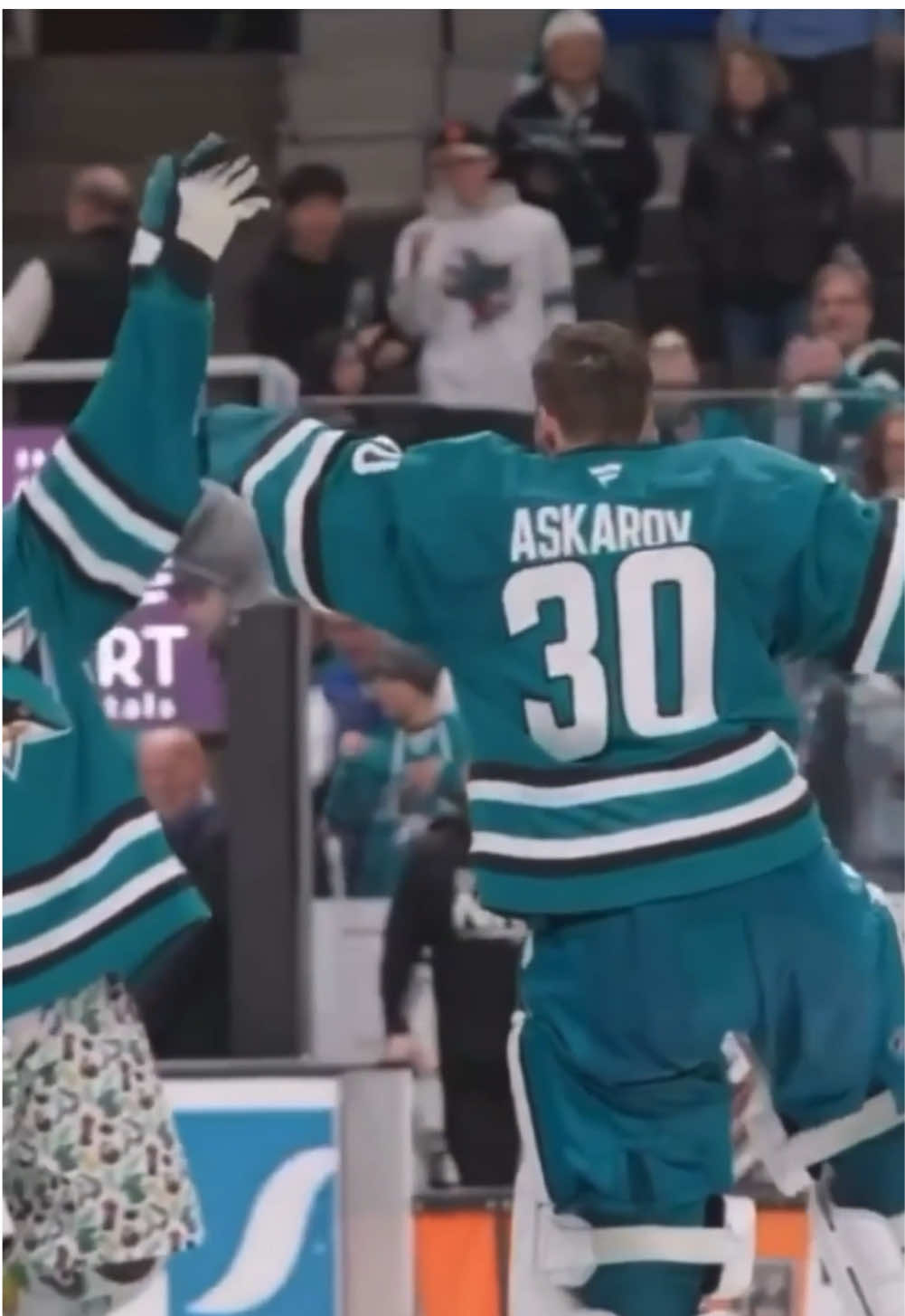 Yaroslavl Askarov is a STUD and sticking it to Nashville 👊  watch more of our full show on YT, link in bio 🎧   #hockey #podcast #hockeypodcast #sanjosesharks #yaroslavaskarov 