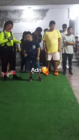 la Genesis metiche siempre 🙄 