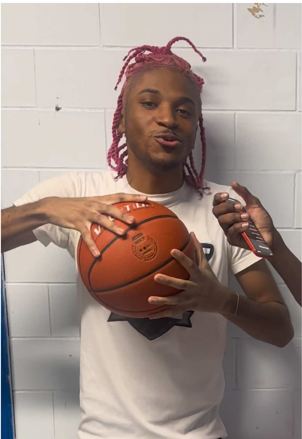 😂😂😂 #plaqueboymax #pinkdreads #showoutdj 