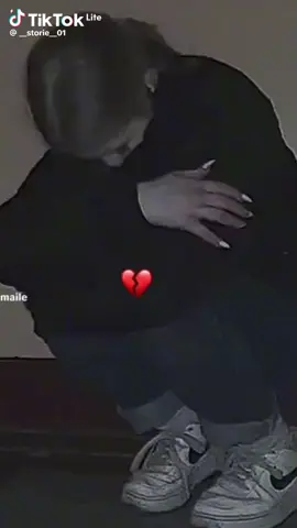 #اكتر #اغنية #بحسها #انها --لبيستي الي سابتني#مكتئبه_بشكل_جميل🖤🥀 #سابتني💔_وراحت #استوريهات_حزينه🖤🥀