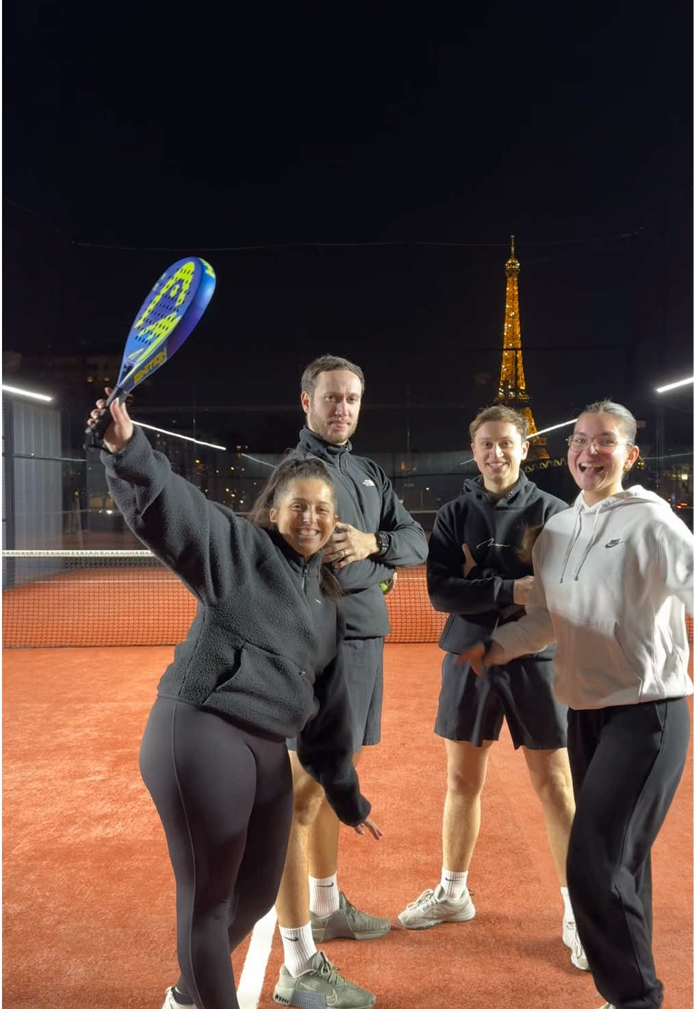 #padel #spotinparis #sportslover #padeltime #view #pourtoi #eiffeltower #familytime 