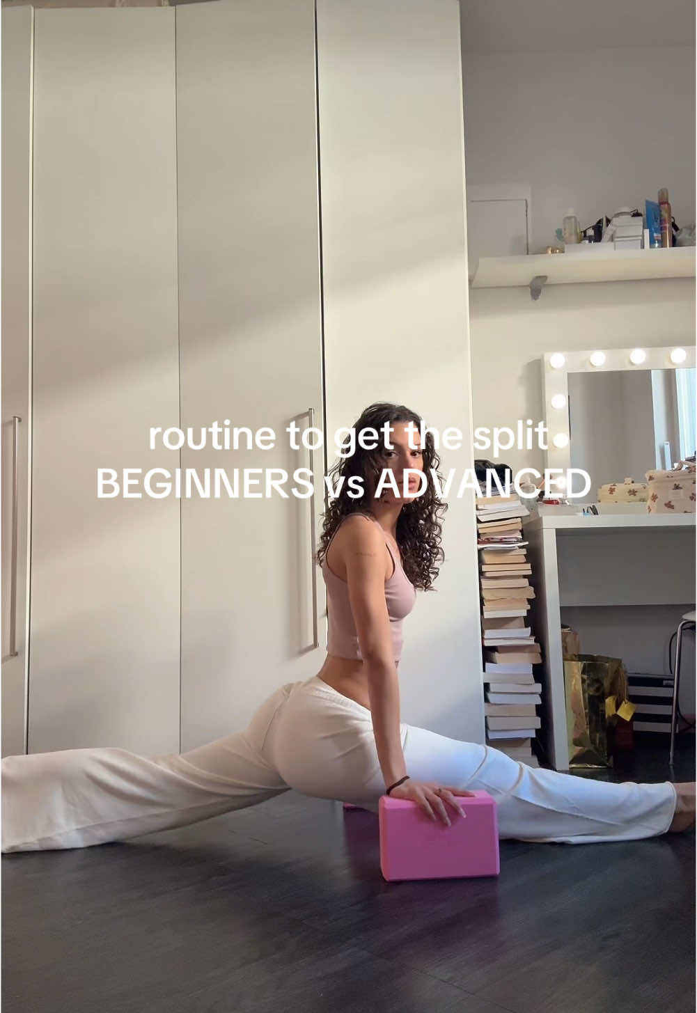 routine to get the split BEGINNERS vs ADVANCED stretches 🤍🙈 for more @Bend  #Flexibility #DailyStretch 