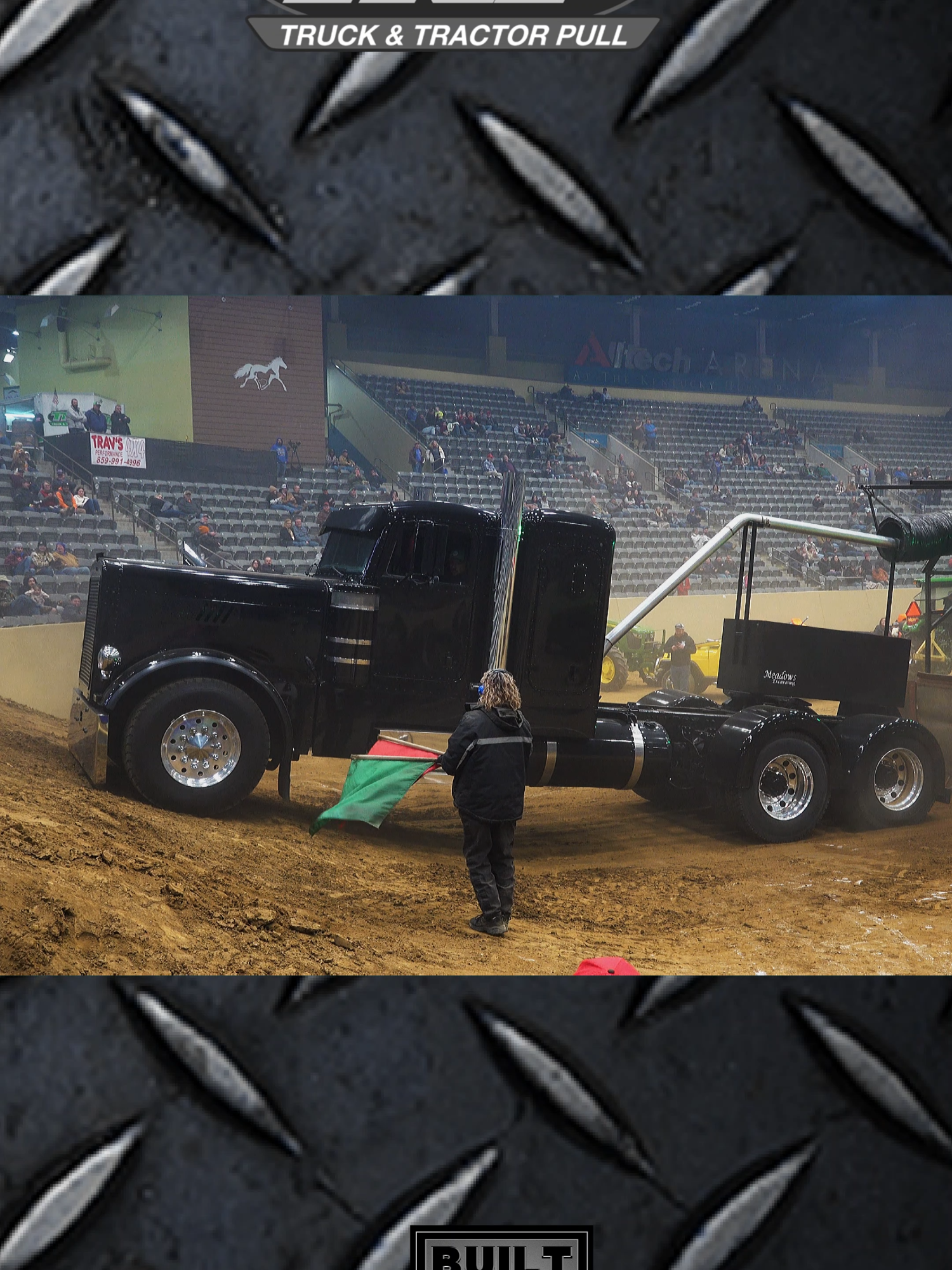 Big Black Peter into the sand pile #peterbilt #semi #bigrig #semipulling #semivideos