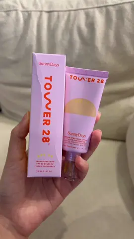 #Tower28 Sunnydays Tinted Spf 30☀️ one of my fav tinted for summer 🍍 #tinted #tower28tintedsunscreen #makeup #foundation #cosmetics #hual 