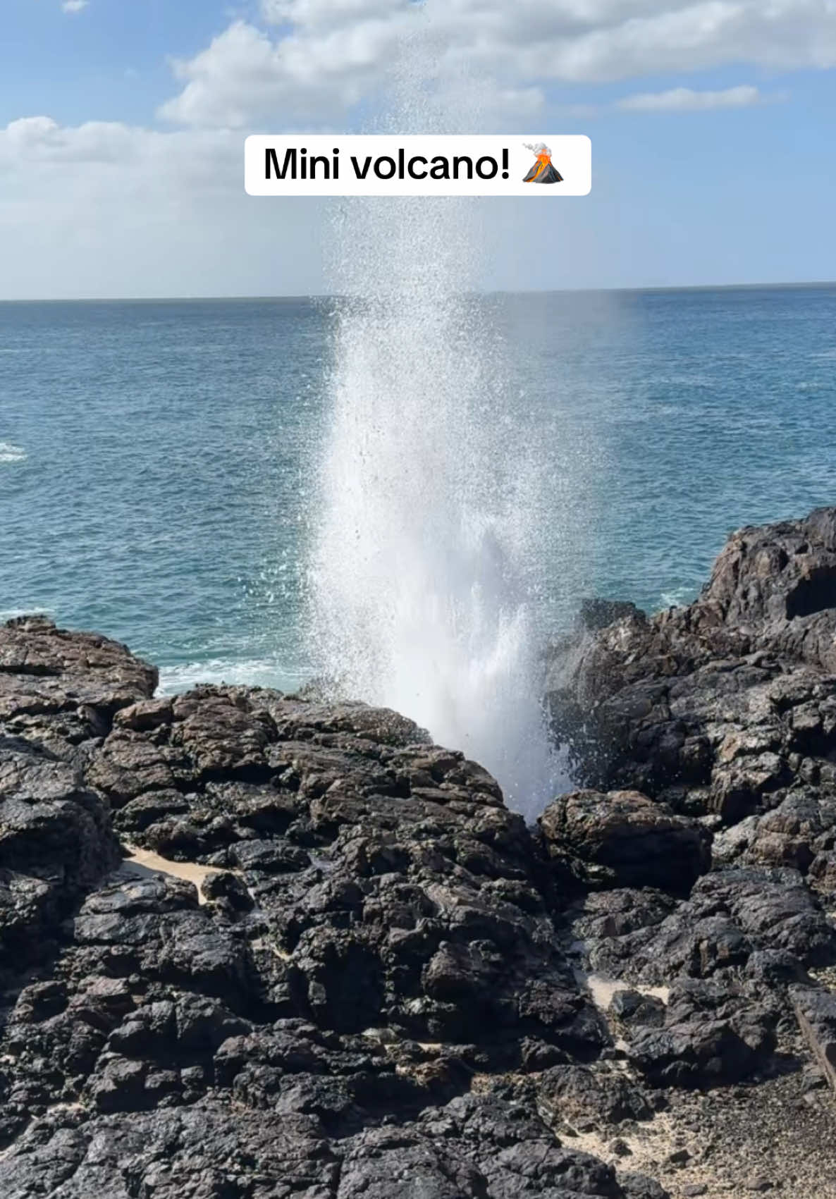 There’s a mini volcano! 🌋 #volcano #mini #sea #beach 