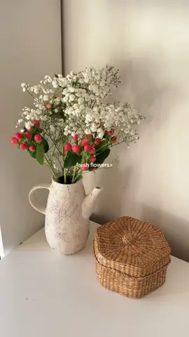 Trader Joe’s flowers>> #flower #bouquet #flowerarrangement #vase #freshflowers #fy #aesthetic #pretty #spring #springdecor 