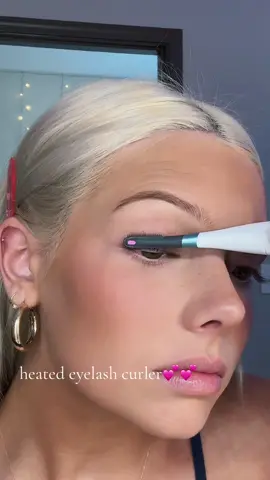 this IS a need !! 😍😍😍 #eyelashes #lashextensions #lashcurler #heatedeyelashcurler 