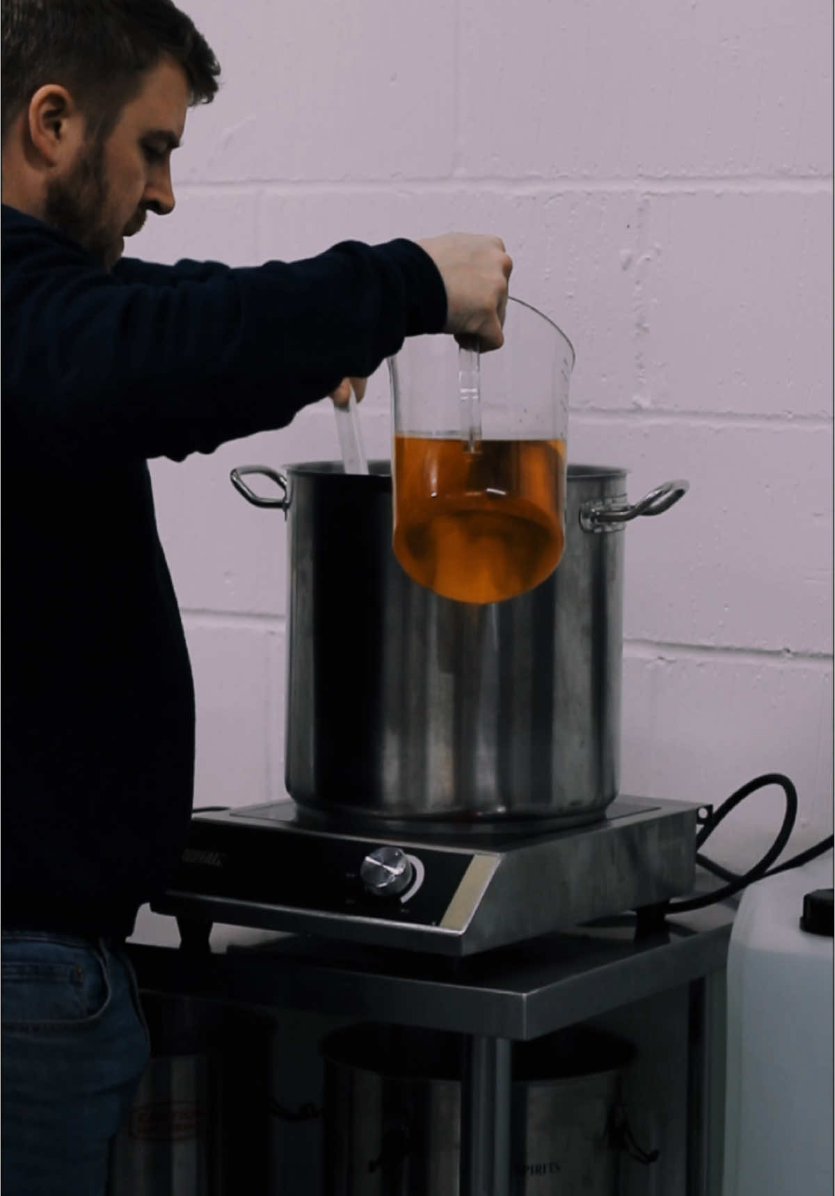 Turning sugar into deep, flavour rich caramel is an essential part of what we do. It brings balance to the flavour of our spirits and a touch of beautiful colour. It is also bloody hard work mixing 25kg of sugar in seven batches 💪🏻  #LandlockedRum #fyp #foryoupage #englishdistillery #miltonkeynes #bts 