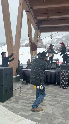 Music Fest at Steamboat was a blast!! And I got to pull out some cool moves like this guitar throw 😎🥶 #bribagwell #musicfest #colorado #steamboat #livemusic #festival #tour 