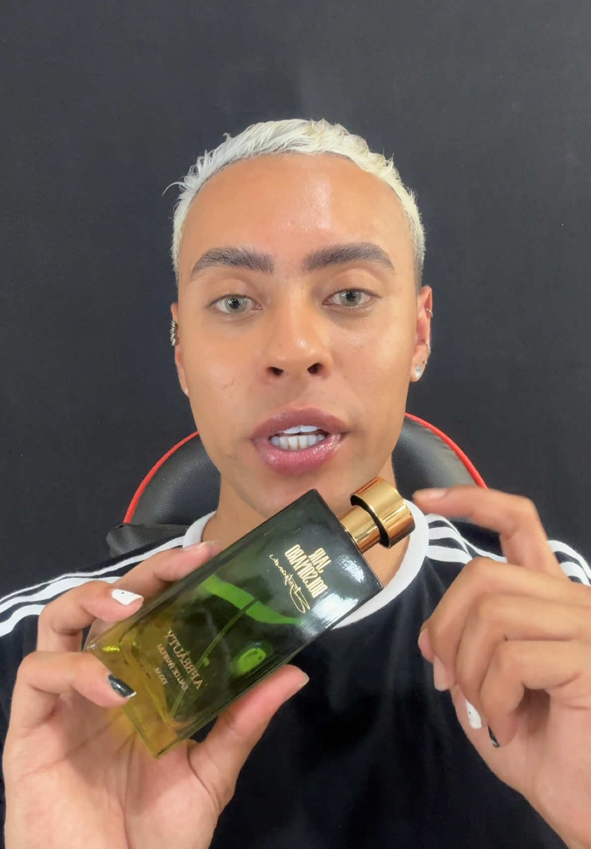 Testando o perfume do Bolsonaro, por essa eu não esperava ib @Agustin Fernandez #perfume #perfumecollection #perfumelover 