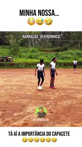 Pelo menos a finalização tá em dia… ou será que não? Tô rindo muito desse lance! 🤣⚽️ #FutebolEngraçado #HumorNoEsporte #FutebolDivertido #Várzea #FutebolRaiz #Jerdinhojc