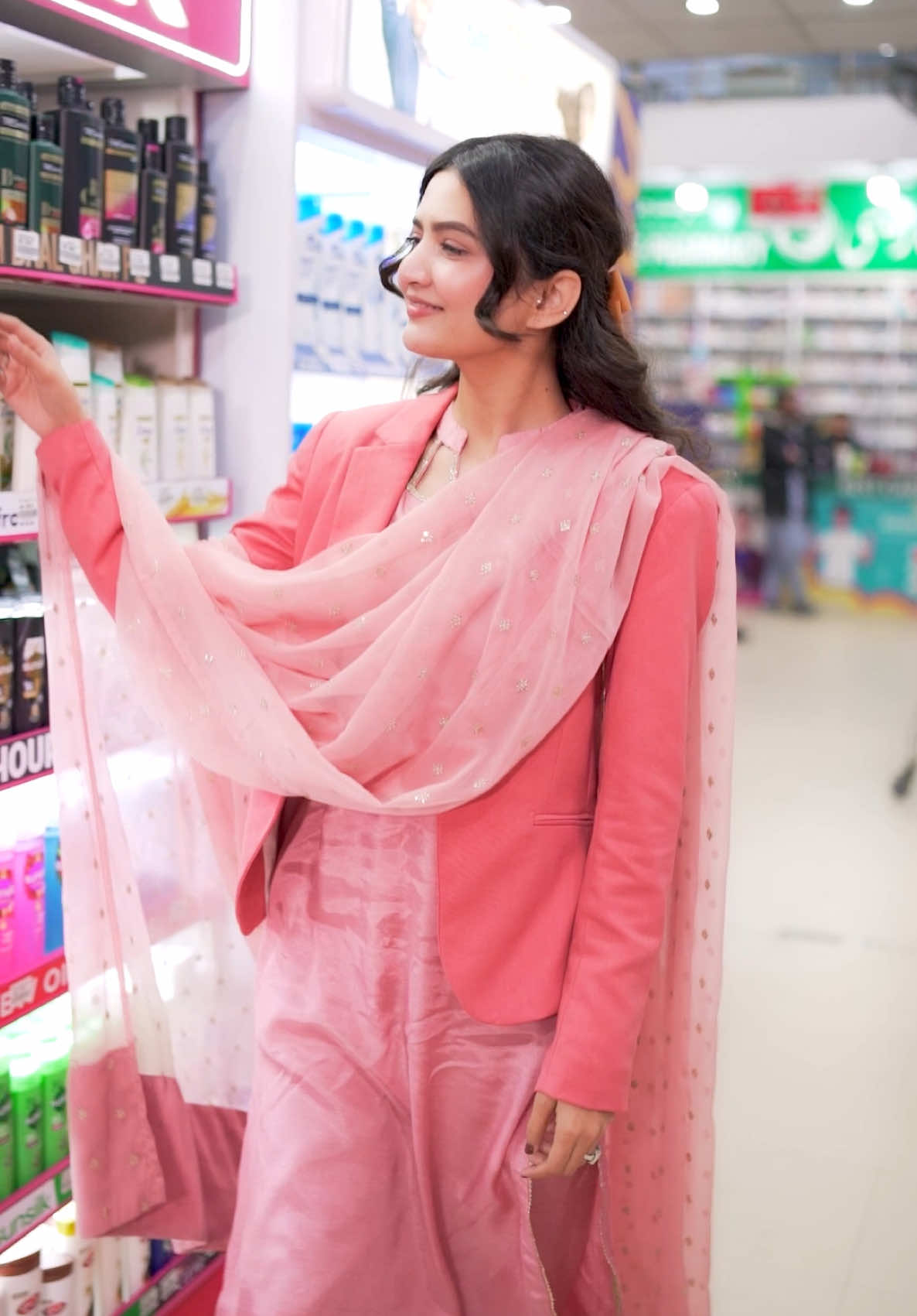 I’m ready for the wedding season with Glow & Lovely’s HydraGlow Kiosk! 💅✨ They worked wonders on my makeup,  😍  I automatically entered the lucky draw for a chance to win a stunning Shadi ka Jora! 😍👰‍♀ So, what are you waiting for? Visit the HydraGlow Kiosk today and join the fun! @glowandlovely.pk  #ShadiSeason #BridalGlow #HydraGlow #GlowUp #ShaadiLook #GlowAndLovely #BridalMakeup #SkinPrep #HydraGlowYesKro 