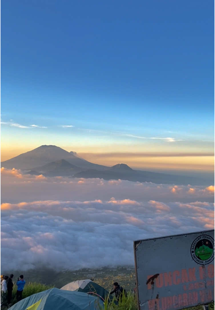 😍 #gunungungaran #gunungungaran2050mdpl #pendakifomo #pendakiindonesia #lautanawan 