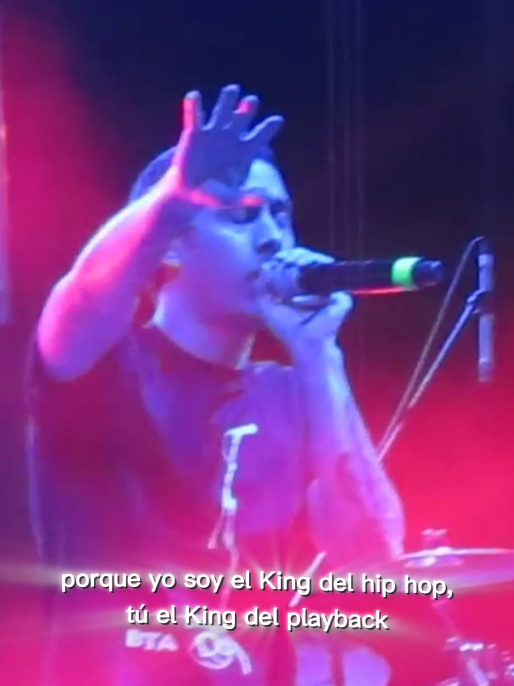 Este tema es una crítica muy fuerte y directa al estado del hip hop y de la sociedad en general. CANSERBERO es conocido por su estilo lírico incisivo y su habilidad para abordar temas sociales complejos. Usa esta canción para expresar todo su descontento con la superficialidad y falsedad que percibe en la industria musical. Tema: All We Need Is Hate (Live) @Morox BPM @G-zus @👑The Royal pen✍️ @convicto de musa @Sombra @Sikiu @Maestro Ppk @Holey  #chamogonzalez #allweneedislove #nimasnimenos #canserberovive #venezuela #elindigo #canserbero #raplatino #rap 